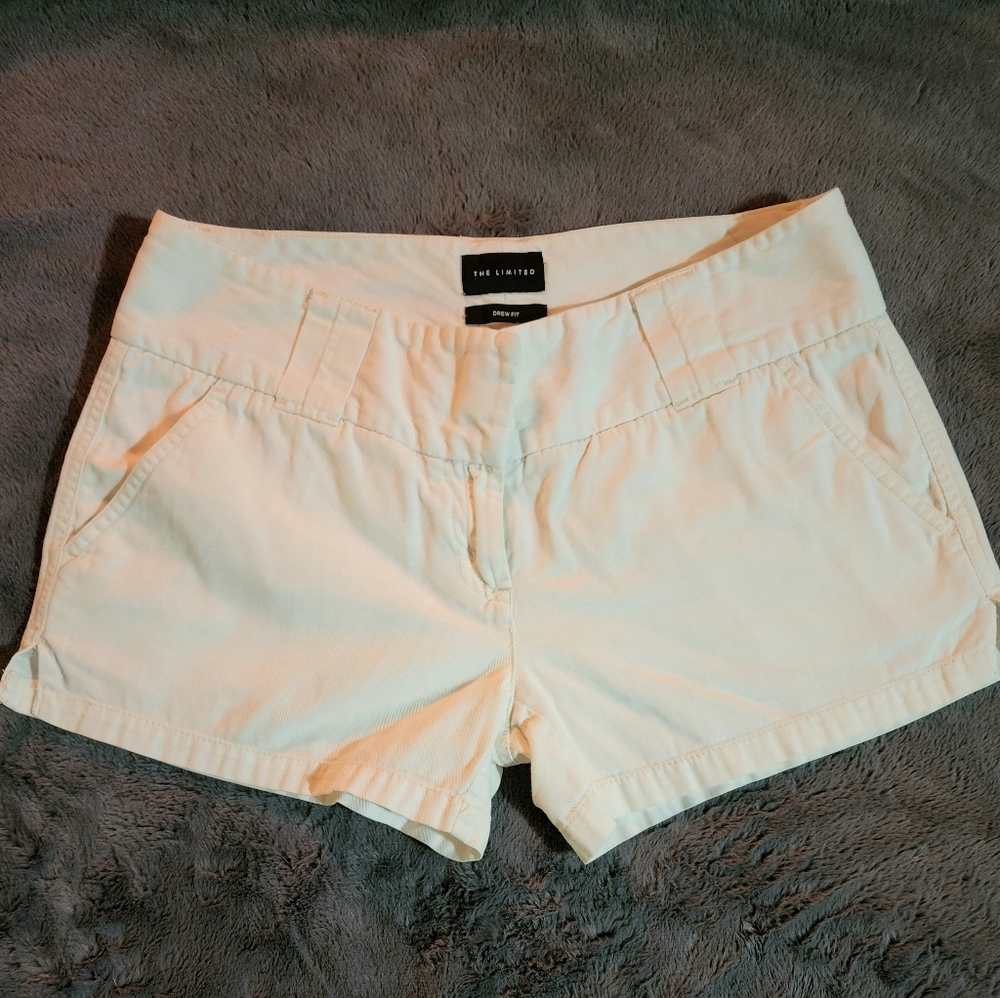THE LIMITED Drew Fit White Shorts Size 6 EUC
